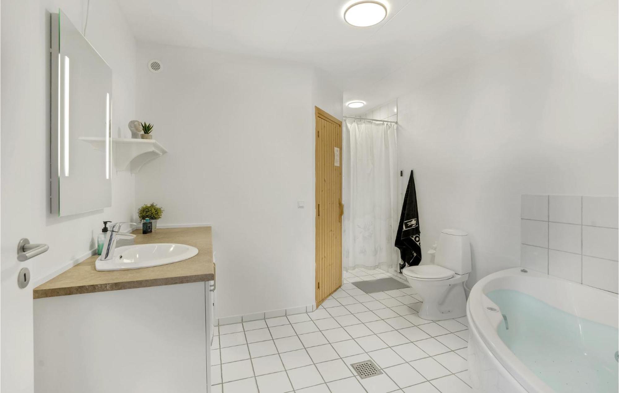 Amazing Home In Hvide Sande With Wifi Bjerregård Buitenkant foto