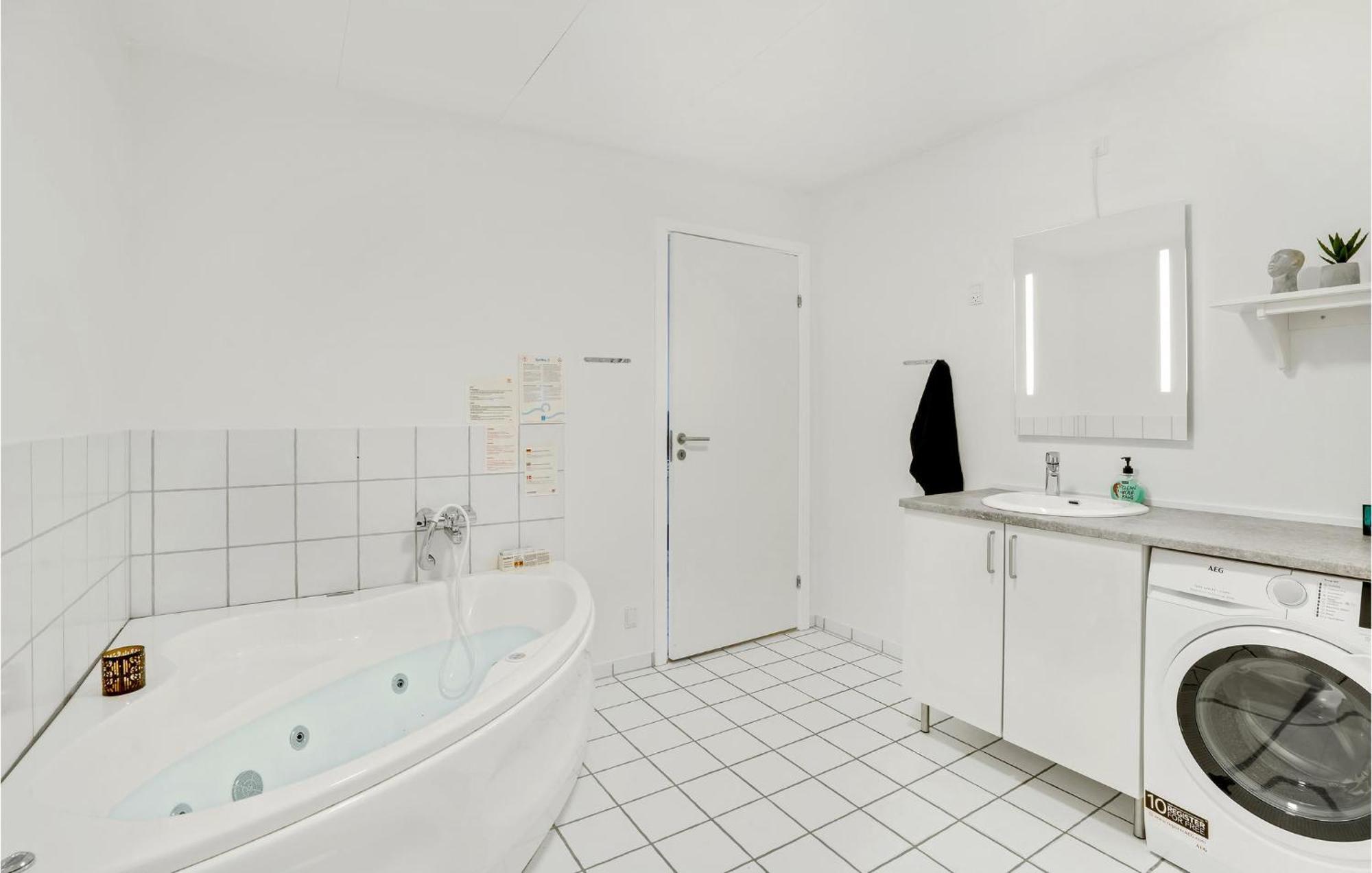 Amazing Home In Hvide Sande With Wifi Bjerregård Buitenkant foto